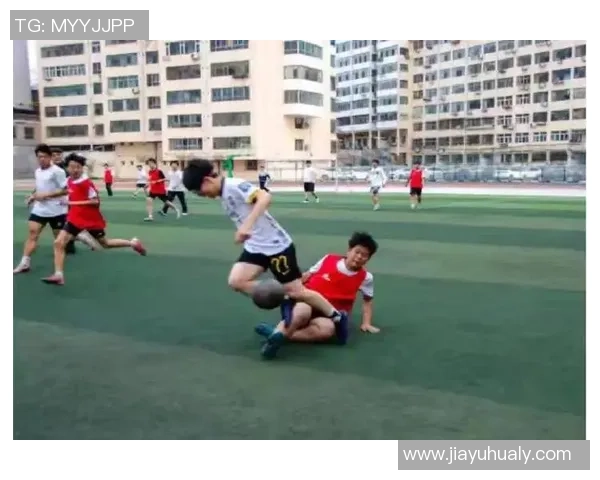 大学足球社团的魅力与成长之路：培养团队精神与竞技能力的理想平台